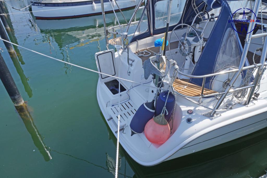 Deck der Hunter 356 Baujahr 2002, 10.82 Meter lang, Zustand: gut Deck der Hunter 356 Baujahr 2002, 10.82 Meter lang, Zustand: gut