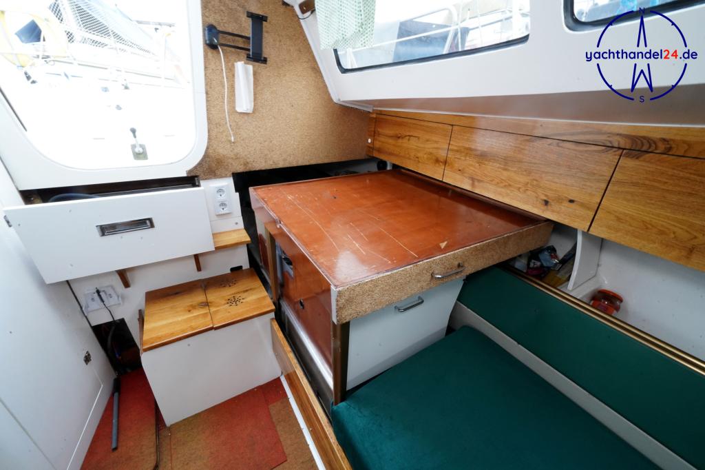 Cockpit der Comar Comet 910 Baujahr 1977, 9.1 Meter lang, Zustand: gut Cockpit der Comar Comet 910 Baujahr 1977, 9.1 Meter lang, Zustand: gut