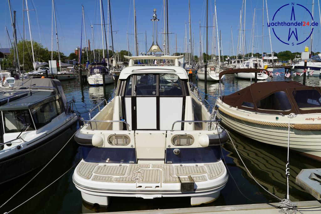 Cockpit der Askeladden 805 Commuter Baujahr 2006, 8 Meter lang, Zustand: gut