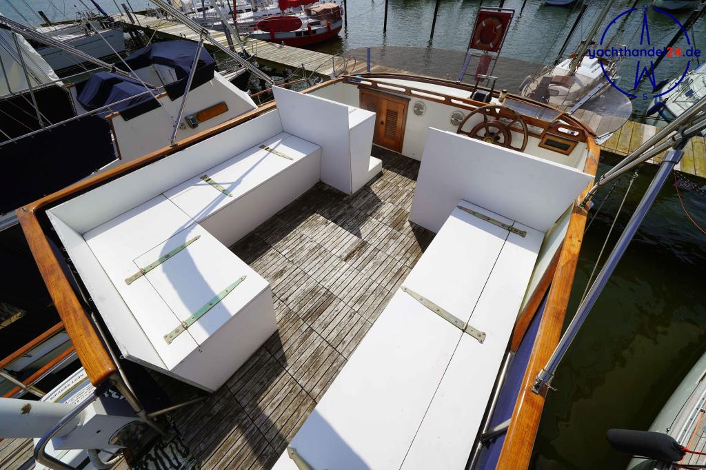 Außenansicht der LeJa Marine Eurobanker 38 Baujahr 1979, 11.7 Meter lang, Zustand: gebraucht Außenansicht der LeJa Marine Eurobanker 38 Baujahr 1979, 11.7 Meter lang, Zustand: gebraucht