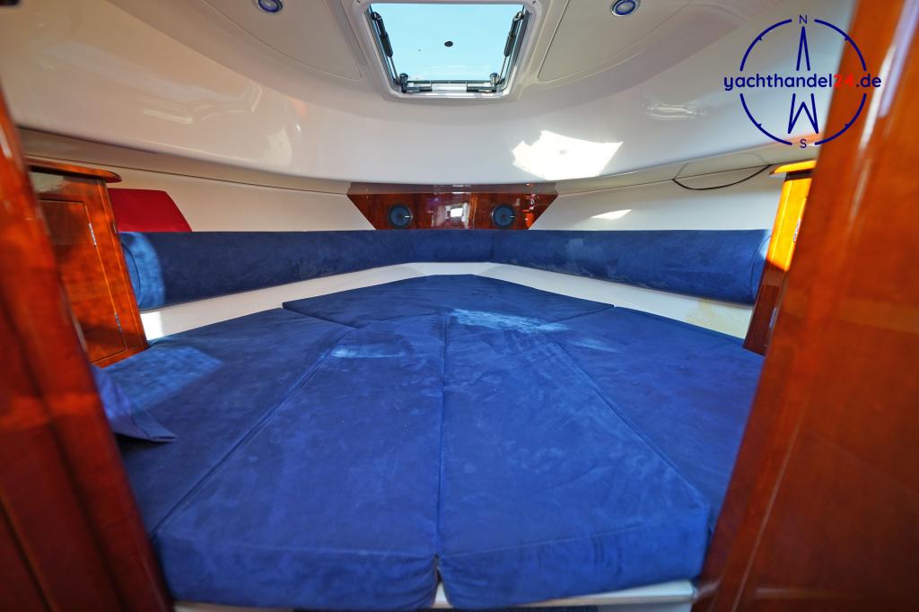 Innenansicht der Aquador 28 C Baujahr 2007, 8.5 Meter lang, Zustand: sehr gut