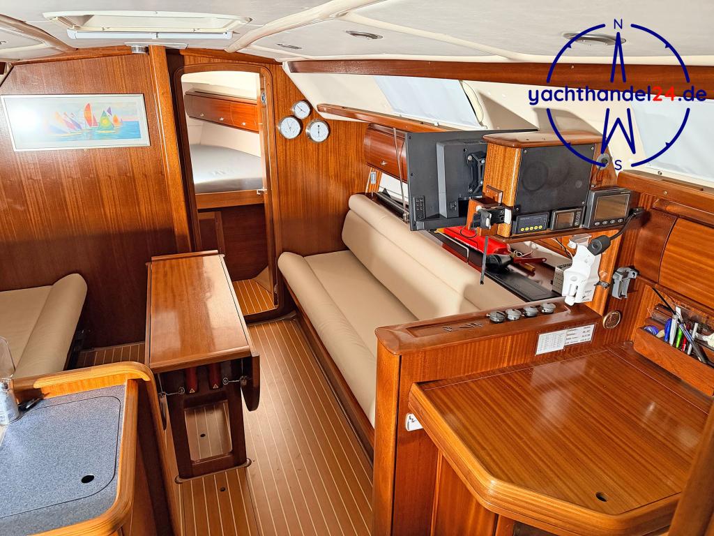 Innenansicht der Bavaria 36 Baujahr 2002, 11.4 Meter lang, Zustand: gut