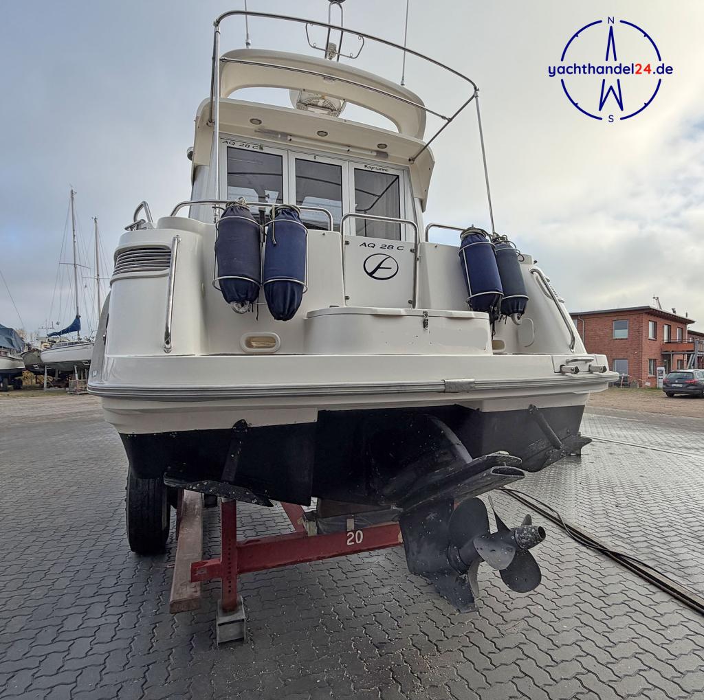 Detailansicht der Aquador 28 C Baujahr 2007, 8.5 Meter lang, Zustand: sehr gut