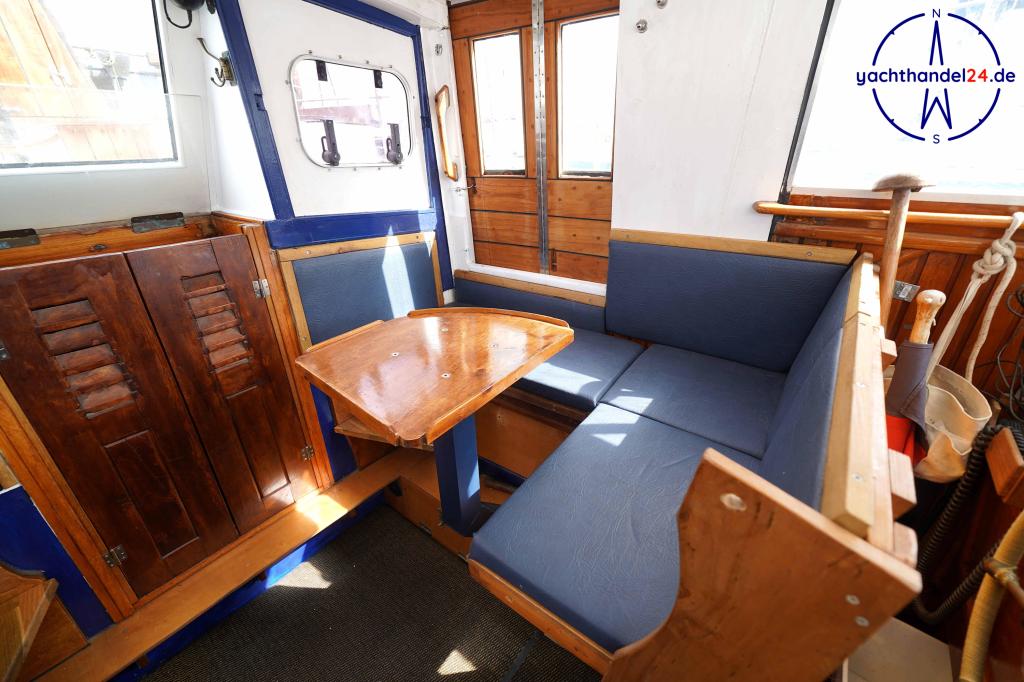 Deck der Unbekannter Hersteller One Off MS Baujahr 1975, 10.55 Meter lang, Zustand: reparaturbedürftig