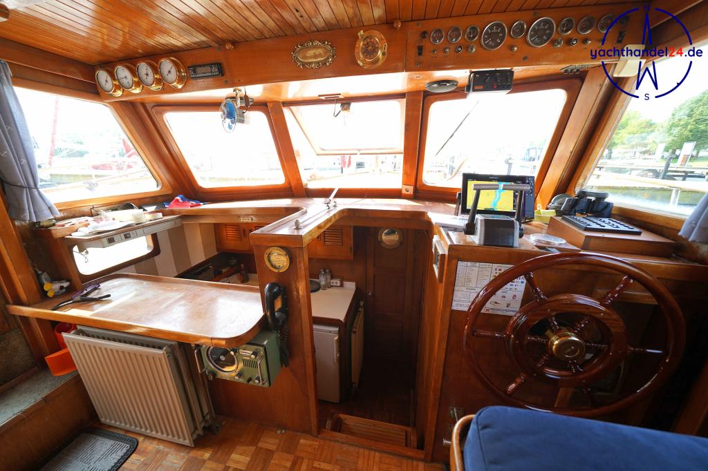Kajüte der LeJa Marine Eurobanker 38 Baujahr 1979, 11.7 Meter lang, Zustand: gebraucht Kajüte der LeJa Marine Eurobanker 38 Baujahr 1979, 11.7 Meter lang, Zustand: gebraucht