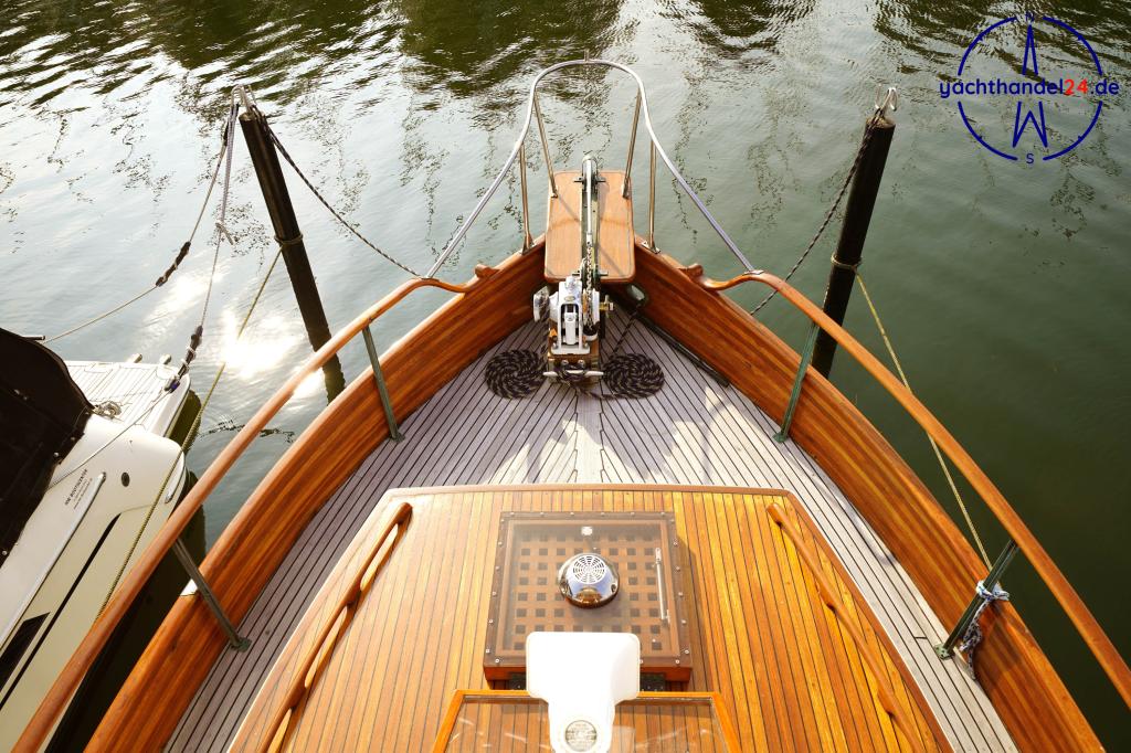 Cockpit der American Marine Grand Banks 32 Baujahr 1971, 10.6 Meter lang, Zustand: sehr gut Cockpit der American Marine Grand Banks 32 Baujahr 1971, 10.6 Meter lang, Zustand: sehr gut