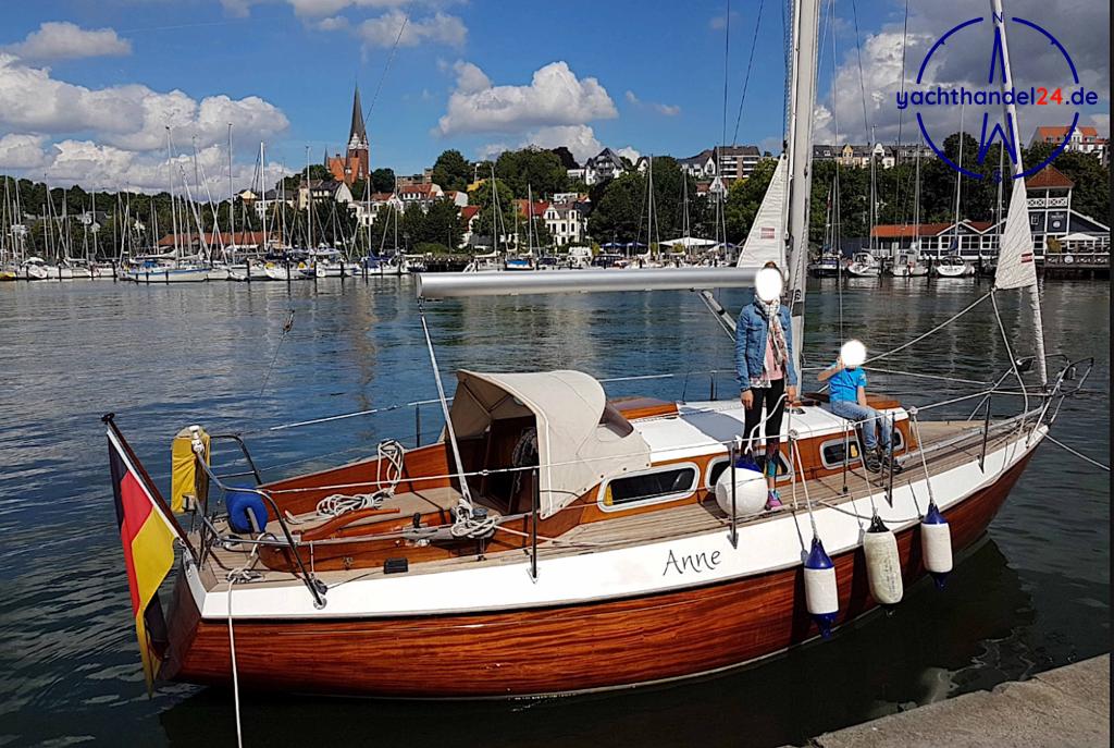 Außenansicht der Henningsen & Steckmest Scalar 28 Baujahr 1974, 8.6 Meter lang, Zustand: sehr gut Außenansicht der Henningsen & Steckmest Scalar 28 Baujahr 1974, 8.6 Meter lang, Zustand: sehr gut
