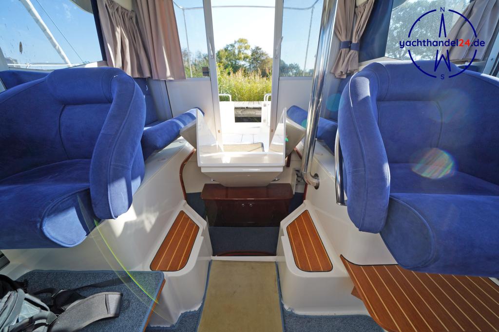 Innenansicht der Aquador 28 C Baujahr 2007, 8.5 Meter lang, Zustand: sehr gut