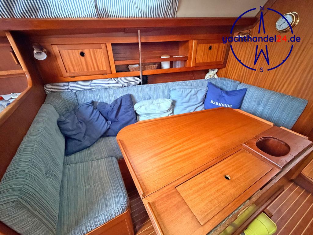 Weitere Ansicht der Omega 36 Baujahr 1988, 11 Meter lang, Zustand: gut