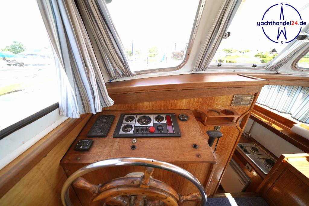 Motorraum der Unbekannter Hersteller ähnlich Pedro Yacht Baujahr 1975, 10 Meter lang, Zustand: gut Motorraum der Unbekannter Hersteller ähnlich Pedro Yacht Baujahr 1975, 10 Meter lang, Zustand: gut