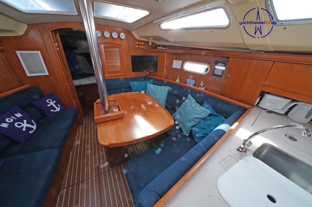 Deck der Hunter 356 Baujahr 2002, 10.82 Meter lang, Zustand: gut Deck der Hunter 356 Baujahr 2002, 10.82 Meter lang, Zustand: gut