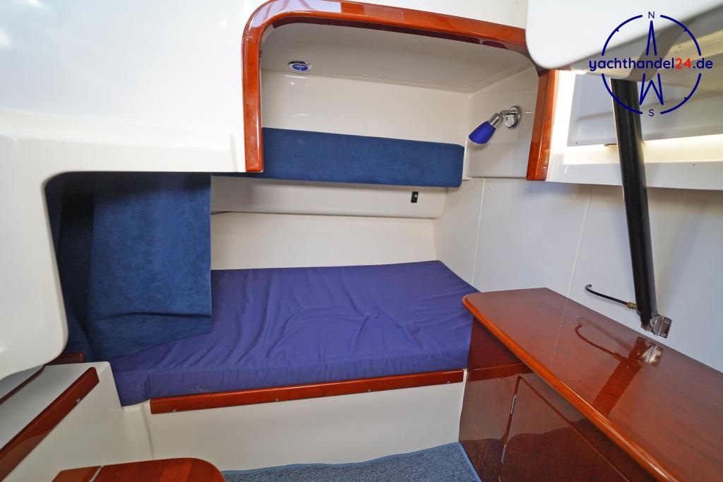 Motorraum der Aquador 28 C Baujahr 2007, 8.5 Meter lang, Zustand: sehr gut