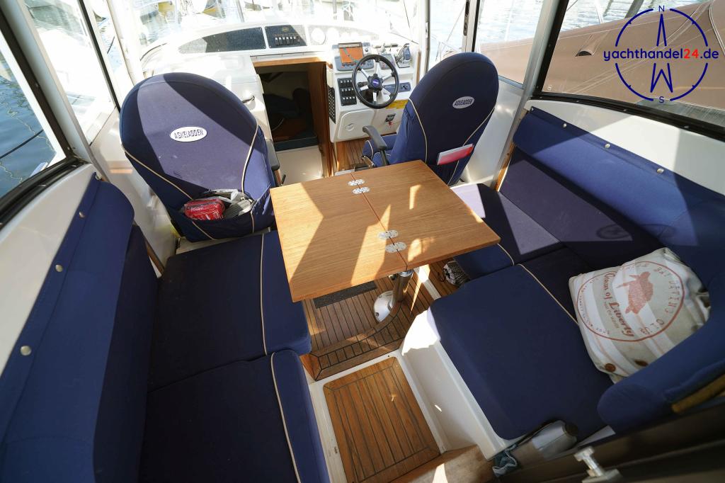 Motorraum der Askeladden 805 Commuter Baujahr 2006, 8 Meter lang, Zustand: gut