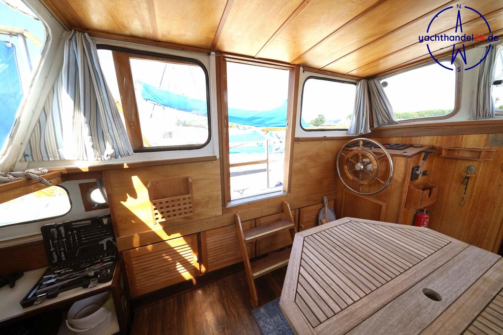 Cockpit der Unbekannter Hersteller ähnlich Pedro Yacht Baujahr 1975, 10 Meter lang, Zustand: gut Cockpit der Unbekannter Hersteller ähnlich Pedro Yacht Baujahr 1975, 10 Meter lang, Zustand: gut