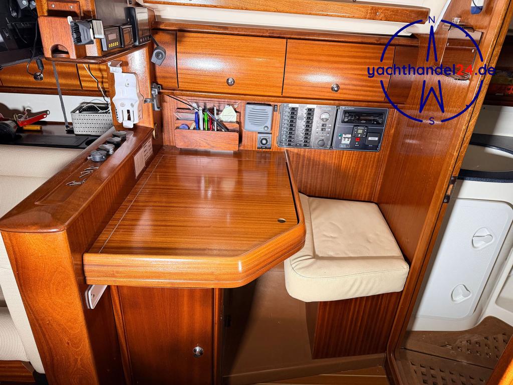 Cockpit der Bavaria 36 Baujahr 2002, 11.4 Meter lang, Zustand: gut