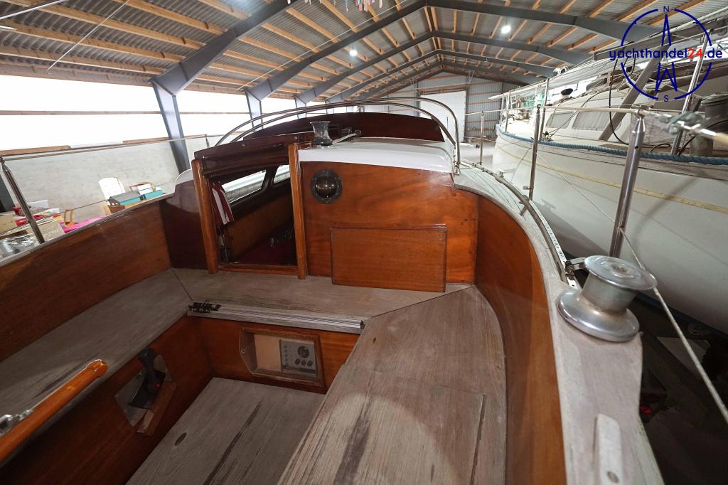 Innenansicht der Henningsen &amp; Steckmest Scalar 28 Baujahr 1974, 8.6 Meter lang, Zustand: sehr gut