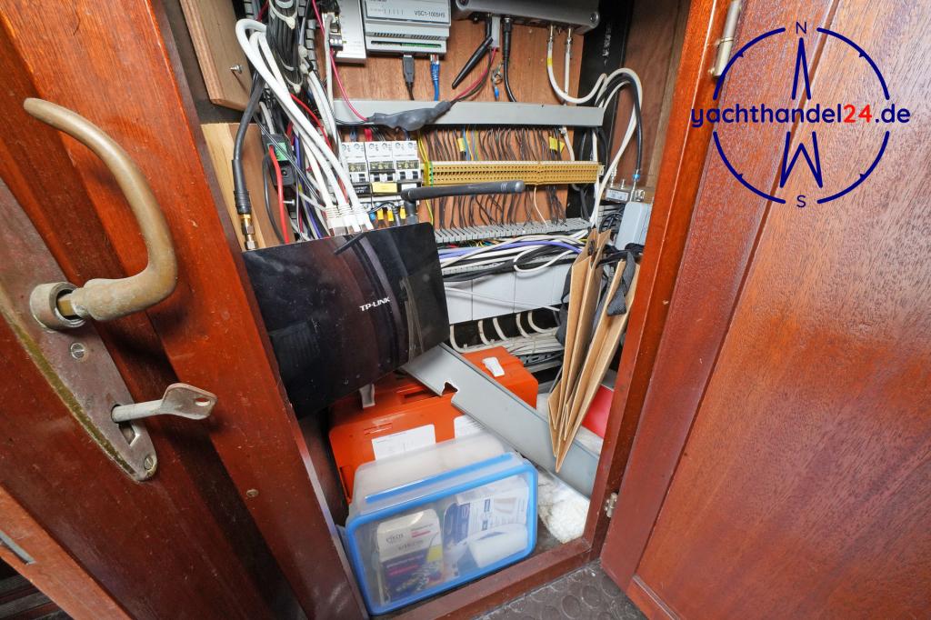 Cockpit der VEB Boddenwerft Damgarten Werftbau Eiche auf Eiche Baujahr 1951, 24 Meter lang, Zustand: gut Cockpit der VEB Boddenwerft Damgarten Werftbau Eiche auf Eiche Baujahr 1951, 24 Meter lang, Zustand: gut