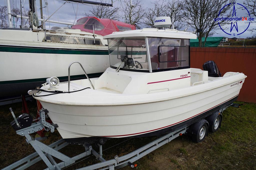 Innenansicht der Smartliner Fisher 23 Baujahr 2016, 6.9 Meter lang, Zustand: gut Innenansicht der Smartliner Fisher 23 Baujahr 2016, 6.9 Meter lang, Zustand: gut