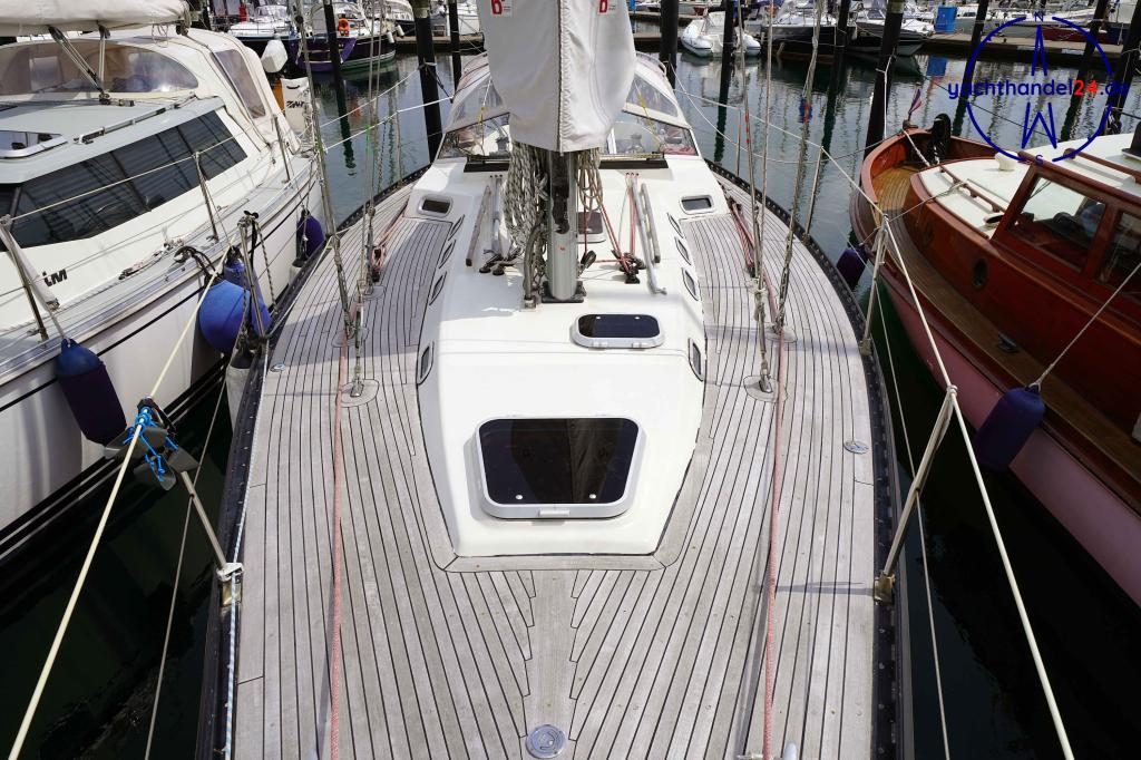 Cockpit der Emka ET 36 Baujahr 1987, 11.1 Meter lang, Zustand: gut Cockpit der Emka ET 36 Baujahr 1987, 11.1 Meter lang, Zustand: gut