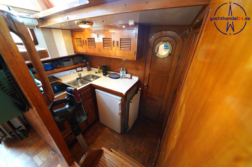 Cockpit der LeJa Marine Eurobanker 38 Baujahr 1979, 11.7 Meter lang, Zustand: gebraucht Cockpit der LeJa Marine Eurobanker 38 Baujahr 1979, 11.7 Meter lang, Zustand: gebraucht