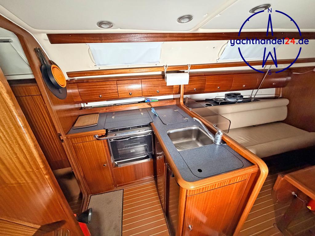 Motorraum der Bavaria 36 Baujahr 2002, 11.4 Meter lang, Zustand: gut