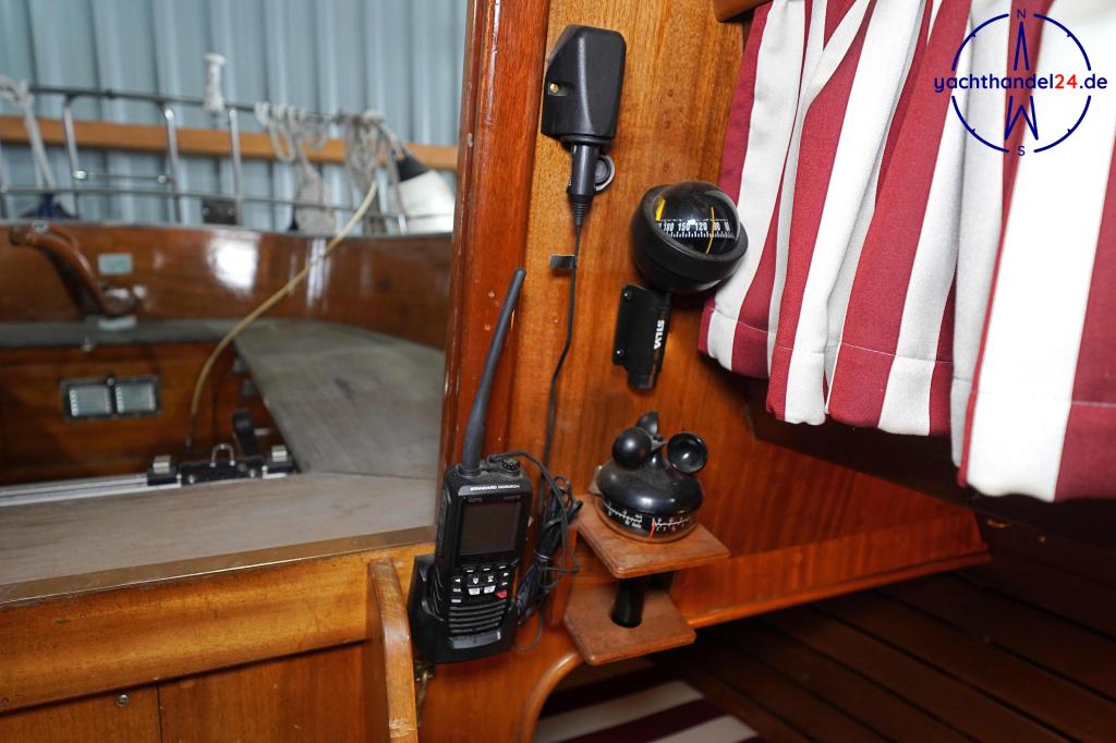 Motorraum der Henningsen &amp; Steckmest Scalar 28 Baujahr 1974, 8.6 Meter lang, Zustand: sehr gut