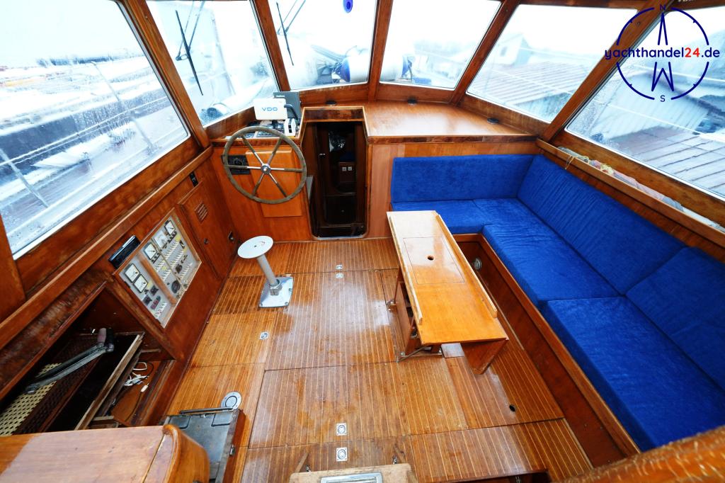Cockpit der Nautors Swan Nautor 39 DS Baujahr 1977, 11.98 Meter lang, Zustand: reparaturbedürftig Cockpit der Nautors Swan Nautor 39 DS Baujahr 1977, 11.98 Meter lang, Zustand: reparaturbedürftig