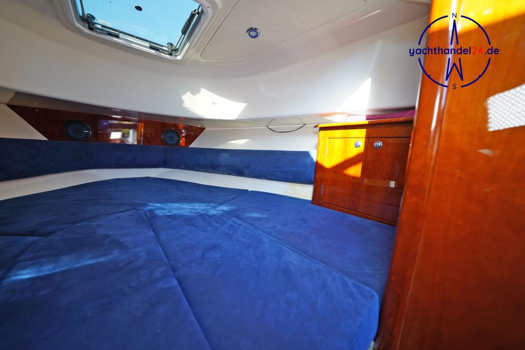 Motorraum der Aquador 28 C Baujahr 2007, 8.5 Meter lang, Zustand: sehr gut