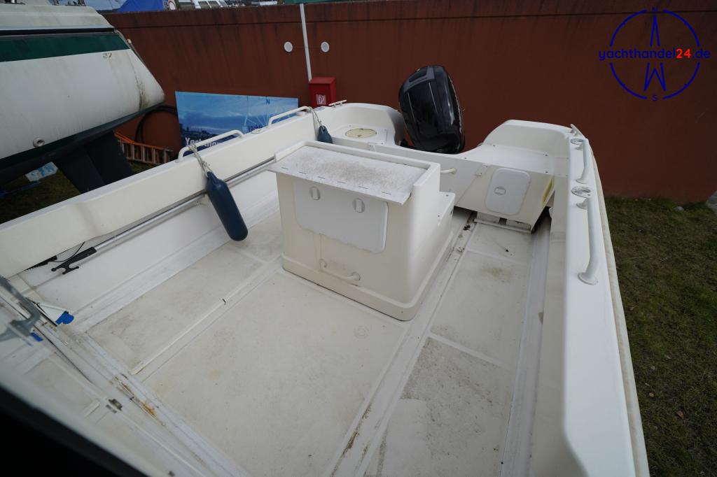 Deck der Smartliner Fisher 23 Baujahr 2016, 6.9 Meter lang, Zustand: gut Deck der Smartliner Fisher 23 Baujahr 2016, 6.9 Meter lang, Zustand: gut