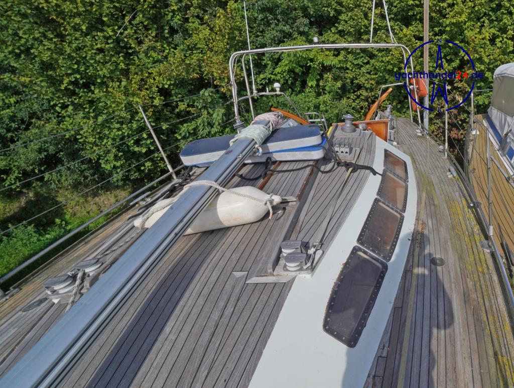 Motorraum der Waarschip 36 LD Baujahr 1992, 10.75 Meter lang, Zustand: gut Motorraum der Waarschip 36 LD Baujahr 1992, 10.75 Meter lang, Zustand: gut