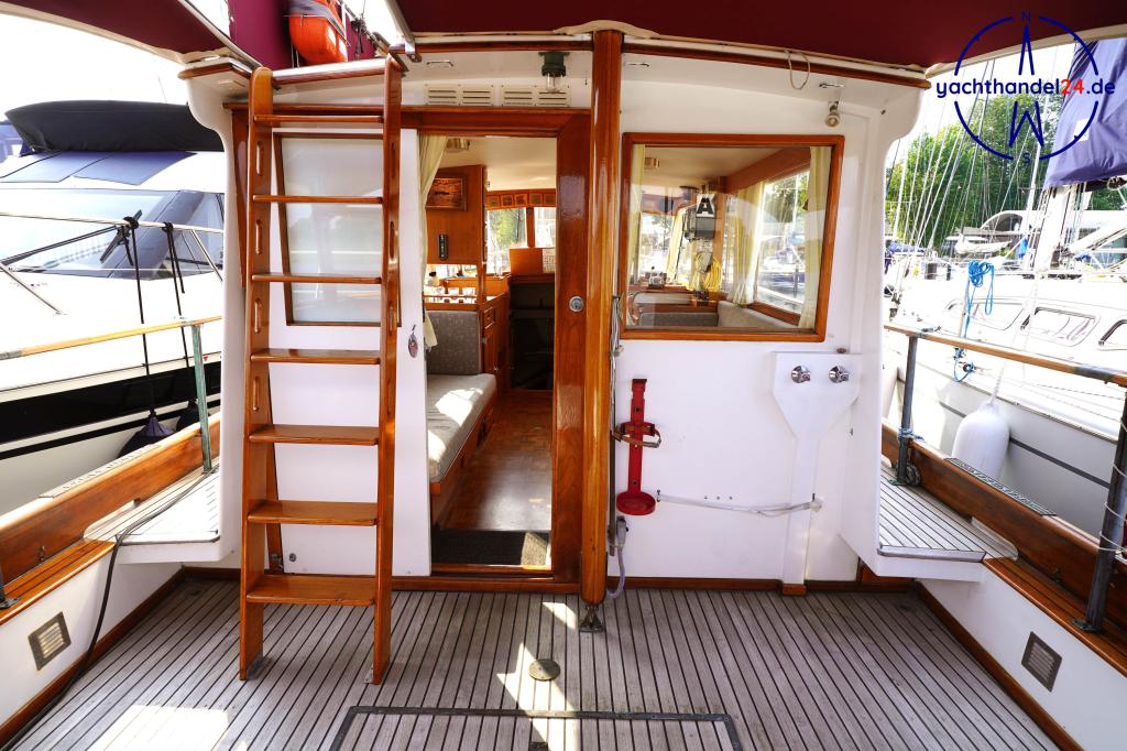 Cockpit der American Marine Grand Banks 32 Baujahr 1971, 10.6 Meter lang, Zustand: sehr gut Cockpit der American Marine Grand Banks 32 Baujahr 1971, 10.6 Meter lang, Zustand: sehr gut