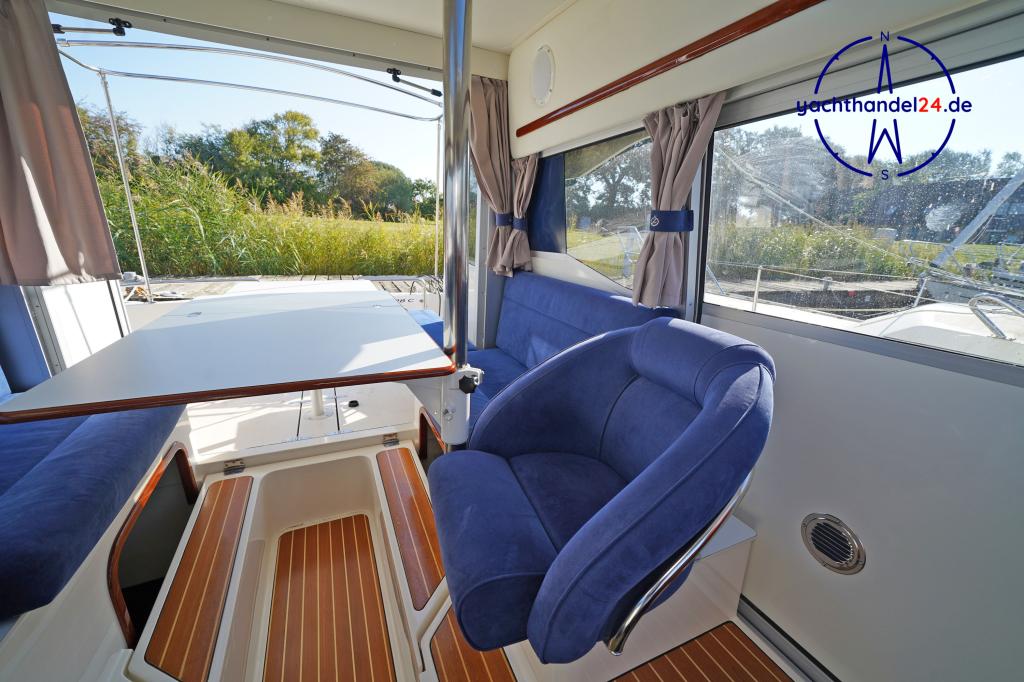 Motorraum der Aquador 28 C Baujahr 2007, 8.5 Meter lang, Zustand: sehr gut