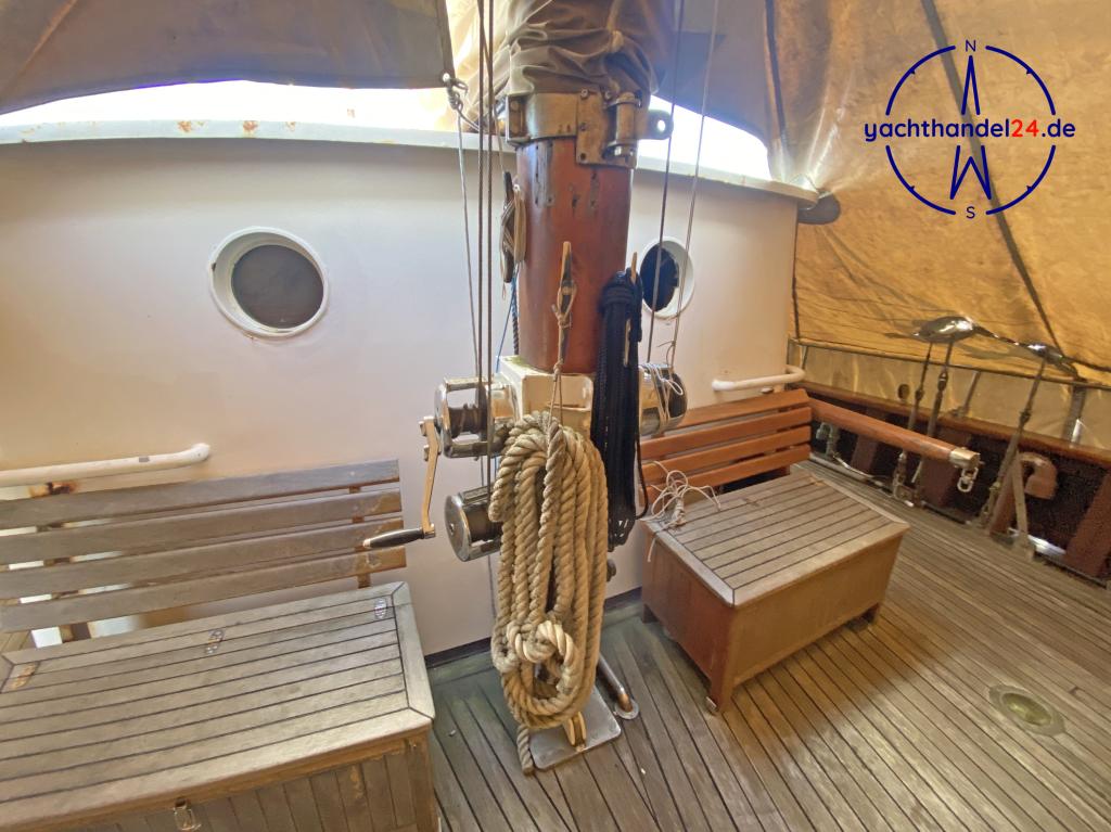 Cockpit der VEB Boddenwerft Damgarten Werftbau Eiche auf Eiche Baujahr 1951, 24 Meter lang, Zustand: gut Cockpit der VEB Boddenwerft Damgarten Werftbau Eiche auf Eiche Baujahr 1951, 24 Meter lang, Zustand: gut
