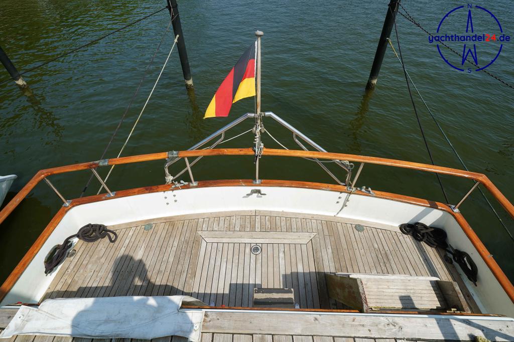 Deck der LeJa Marine Eurobanker 38 Baujahr 1979, 11.7 Meter lang, Zustand: gebraucht Deck der LeJa Marine Eurobanker 38 Baujahr 1979, 11.7 Meter lang, Zustand: gebraucht