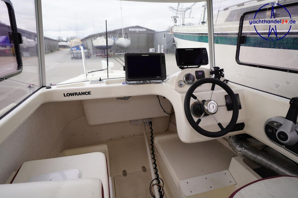 Innenansicht der Smartliner Fisher 23 Baujahr 2016, 6.9 Meter lang, Zustand: gut Innenansicht der Smartliner Fisher 23 Baujahr 2016, 6.9 Meter lang, Zustand: gut
