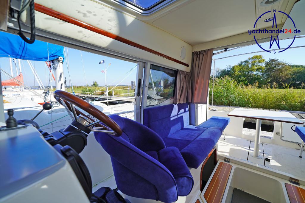 Motorraum der Aquador 28 C Baujahr 2007, 8.5 Meter lang, Zustand: sehr gut