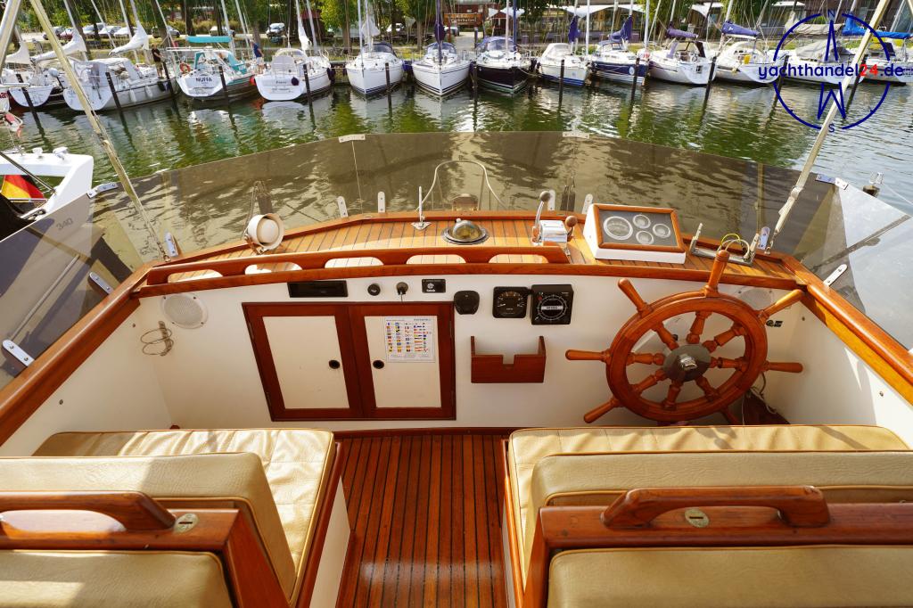 Deck der American Marine Grand Banks 32 Baujahr 1971, 10.6 Meter lang, Zustand: sehr gut Deck der American Marine Grand Banks 32 Baujahr 1971, 10.6 Meter lang, Zustand: sehr gut