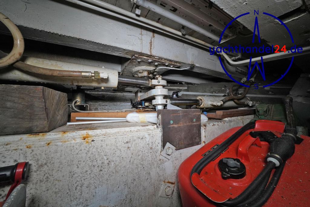 Cockpit der VEB Boddenwerft Damgarten Werftbau Eiche auf Eiche Baujahr 1951, 24 Meter lang, Zustand: gut Cockpit der VEB Boddenwerft Damgarten Werftbau Eiche auf Eiche Baujahr 1951, 24 Meter lang, Zustand: gut