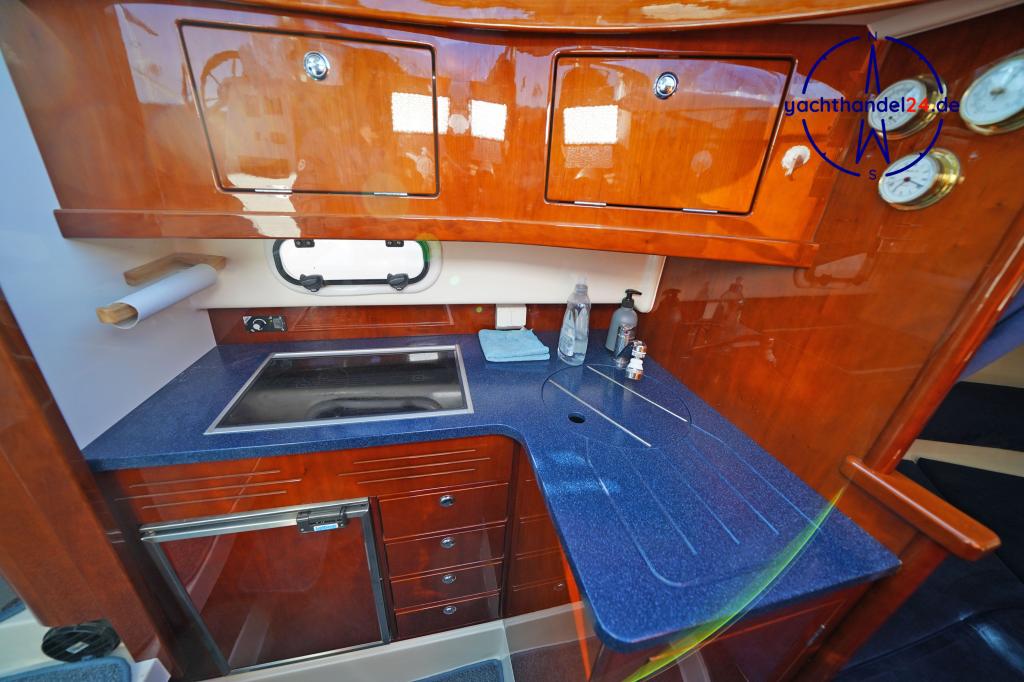 Außenansicht der Aquador 28 C Baujahr 2007, 8.5 Meter lang, Zustand: sehr gut