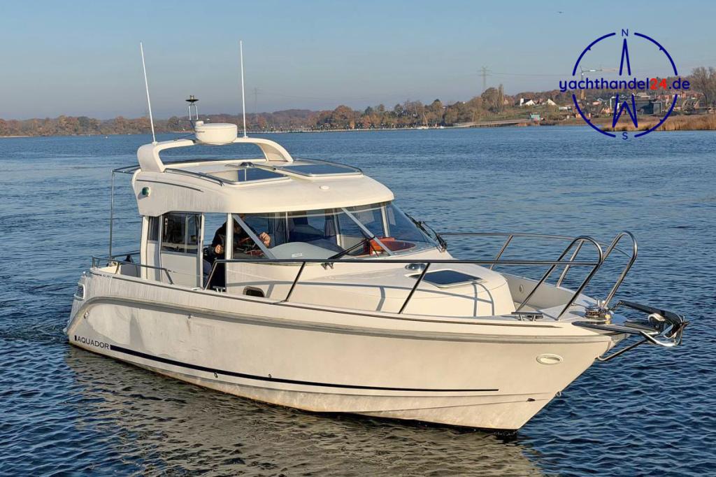 Außenansicht der Aquador 28 C Baujahr 2007, 8.5 Meter lang, Zustand: sehr gut
