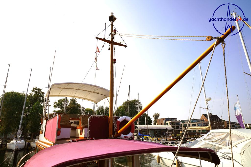 Cockpit der American Marine Grand Banks 32 Baujahr 1971, 10.6 Meter lang, Zustand: sehr gut Cockpit der American Marine Grand Banks 32 Baujahr 1971, 10.6 Meter lang, Zustand: sehr gut