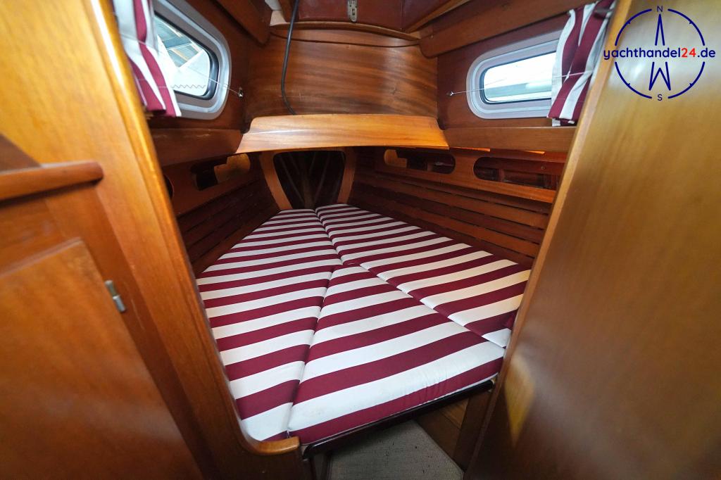 Innenansicht der Henningsen &amp; Steckmest Scalar 28 Baujahr 1974, 8.6 Meter lang, Zustand: sehr gut