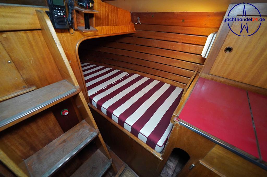 Innenansicht der Henningsen &amp; Steckmest Scalar 28 Baujahr 1974, 8.6 Meter lang, Zustand: sehr gut