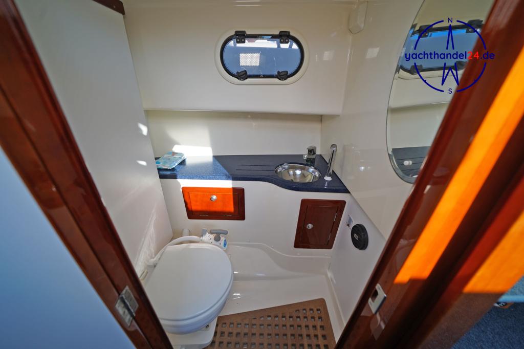 Kajüte der Aquador 28 C Baujahr 2007, 8.5 Meter lang, Zustand: sehr gut