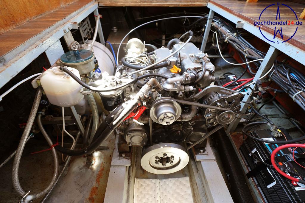 Motorraum der Unbekannter Hersteller ähnlich Pedro Yacht Baujahr 1975, 10 Meter lang, Zustand: gut Motorraum der Unbekannter Hersteller ähnlich Pedro Yacht Baujahr 1975, 10 Meter lang, Zustand: gut