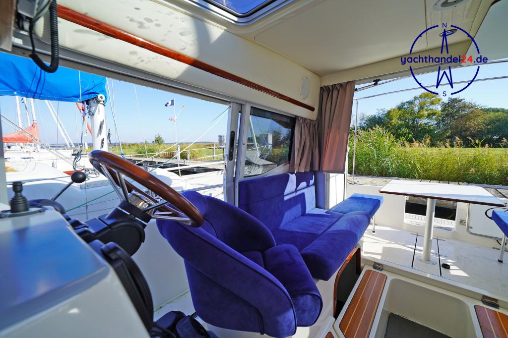 Detailansicht der Aquador 28 C Baujahr 2007, 8.5 Meter lang, Zustand: sehr gut