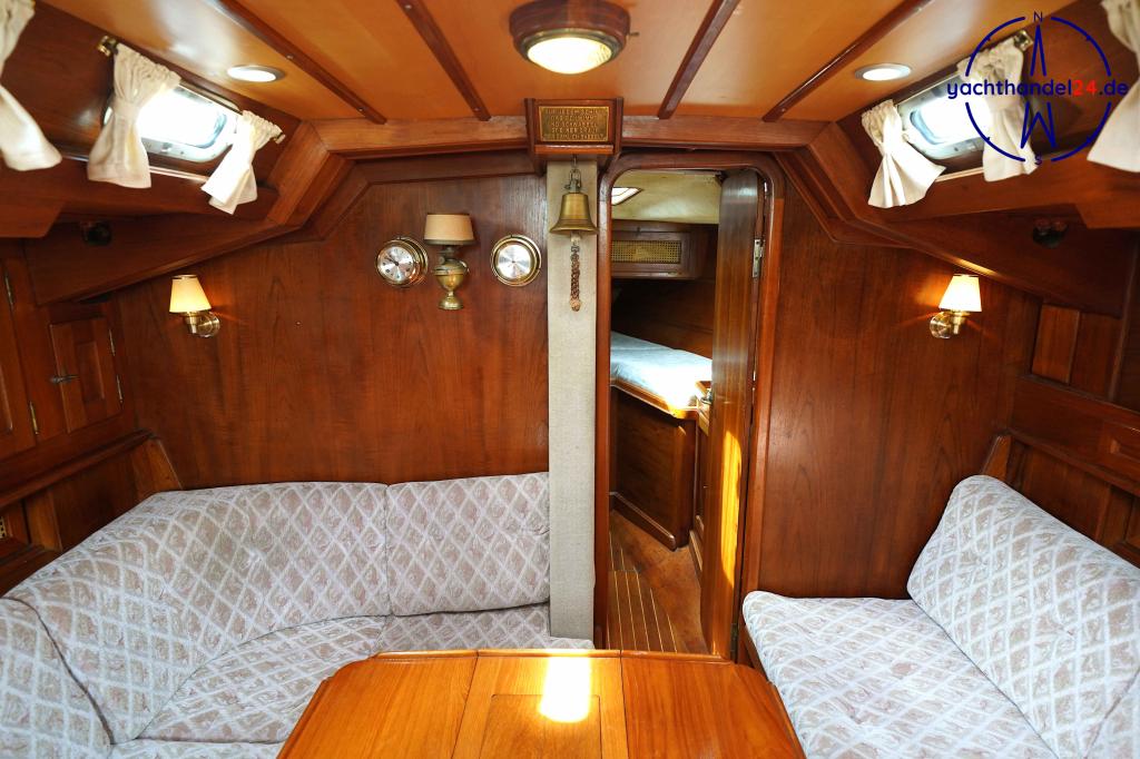 Cockpit der Emka ET 36 Baujahr 1987, 11.1 Meter lang, Zustand: gut Cockpit der Emka ET 36 Baujahr 1987, 11.1 Meter lang, Zustand: gut