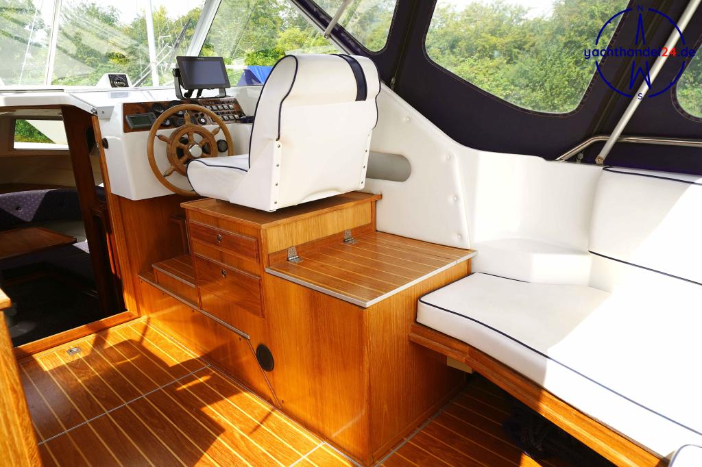 Motorraum der Scandboats Scand 25 Classic Baujahr 2004, 7.62 Meter lang, Zustand: sehr gut Motorraum der Scandboats Scand 25 Classic Baujahr 2004, 7.62 Meter lang, Zustand: sehr gut