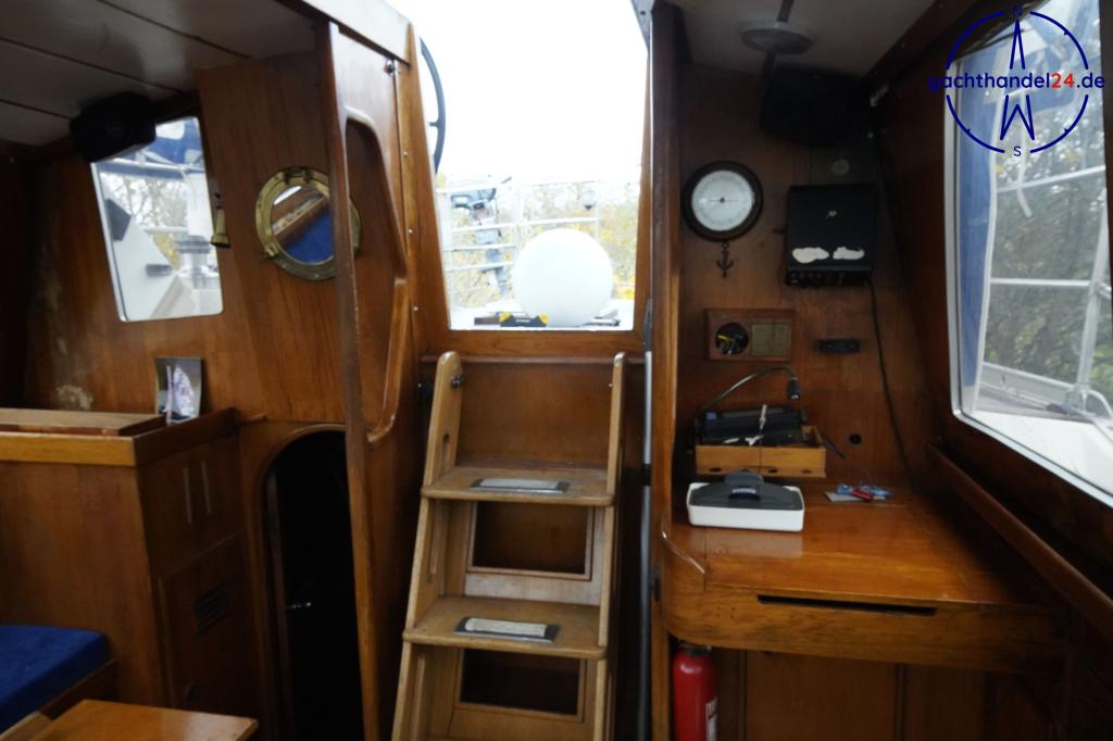 Cockpit der Nautors Swan Nautor 39 DS Baujahr 1977, 11.98 Meter lang, Zustand: reparaturbedürftig Cockpit der Nautors Swan Nautor 39 DS Baujahr 1977, 11.98 Meter lang, Zustand: reparaturbedürftig