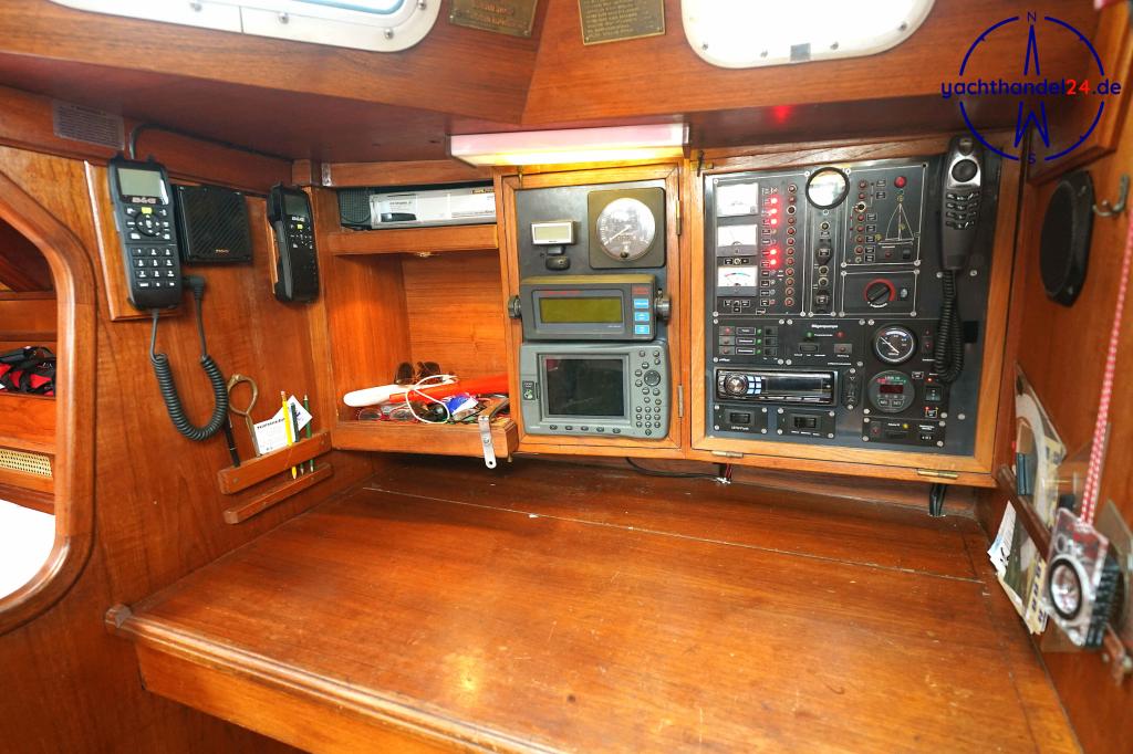 Cockpit der Emka ET 36 Baujahr 1987, 11.1 Meter lang, Zustand: gut Cockpit der Emka ET 36 Baujahr 1987, 11.1 Meter lang, Zustand: gut